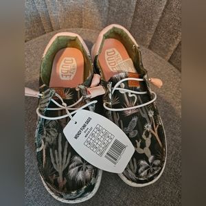 Hey Dude Funk Oasis Olive size 7 NWT